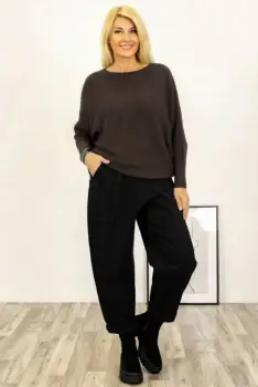 Pulover cu maneci fluture si perlute fine pe spate din vascoza, maro imagine