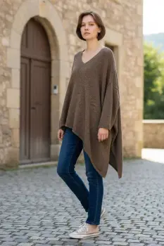 Pulover pufos bej inchis, oversize cu colt si decolteu in V imagine