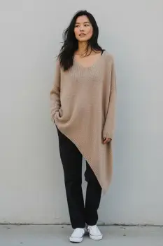 Pulover pufos bej , oversize cu colt si decolteu in V imagine