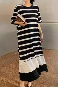 Rochie A-line cu volan plisat si imprimeu linii alb cu negru imagine