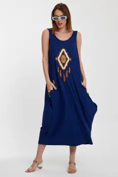 Rochie albastra fara maneci, cu broderie, din tricot de vascoza imagine