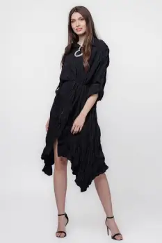 Rochie camasa creponata, in colturi, neagra imagine