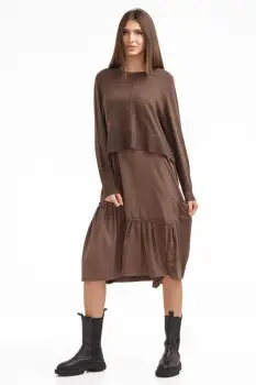 Rochie catifelata suprapusa, cu puloveras petrecut la spate, maro imagine