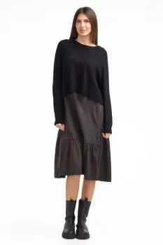 Rochie catifelata suprapusa, cu puloveras petrecut la spate, neagra imagine