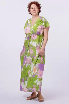 Rochie cu bust petrecut si imprimeu floral pe fond verde imagine