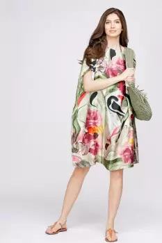 Rochie de plaja tip poncho din matase cu trandafiri fucsia pe fond verde imagine
