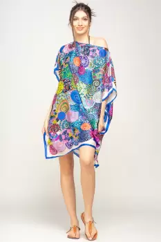 Rochie de plaja tip poncho din matase imprimat cu mandale multicolore cu albastru si alb pe margine imagine