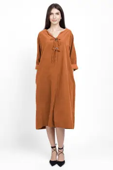 Rochie din catifea reiata, cu nasturi mari de lemn pe piept, caramizie imagine