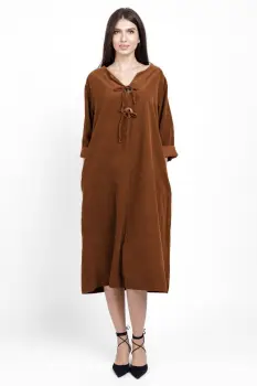 Rochie din catifea reiata, cu nasturi mari de lemn pe piept, coniac imagine