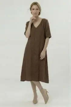 Rochie din in midi, croi lejer, decolteu in V, stil relaxat elegant, maro imagine