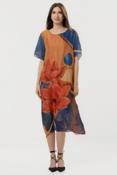 Rochie eleganta satinata A-line cu croiala lejera si imprimeu floral in tonuri de oranj-albastru-rosu imagine