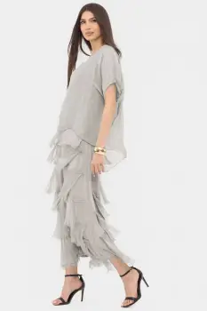 Rochie gri deschis din matase si vascoza cu  volane franjurate suprapuse imagine
