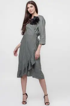 Rochie kaki petrecuta cu volan, din in imagine