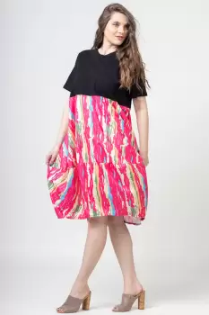 Rochie lalea cu bust negru si imprimeu predominant fucsia imagine