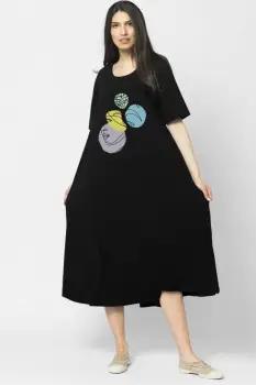 Rochie lunga A-line, neagra, cu imprimeu chip stilizat imagine