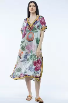 Rochie lunga de plaja tip poncho cu motive florale pe fond alb imagine