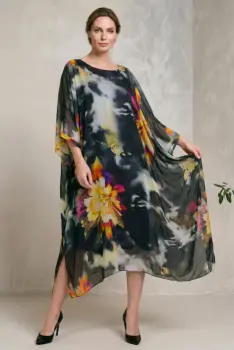 Rochie lunga din matase vaporoasa, croi lejer oversize tip kaftan, imprimeu artistic pe fond negru imagine