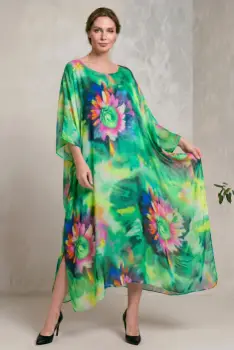 Rochie lunga din matase vaporoasa, croi lejer oversize tip kaftan, imprimeu artistic pe fond verde imagine