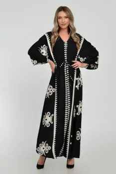 Rochie lunga, neagra, cu elastic in talie si imprimeu decoativ alb, din vascoza imagine