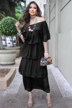 Rochie lunga suprapusa din matase naturala, cu trei volane mari si elastic pe umeri, neagra imagine