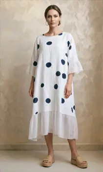 Rochie midi alba din in cu buline bleumarin si volane din matase imagine