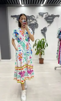 Rochie midi din bumbac, cu elastic in talie si imprimeu multicolor pe fond alb imagine