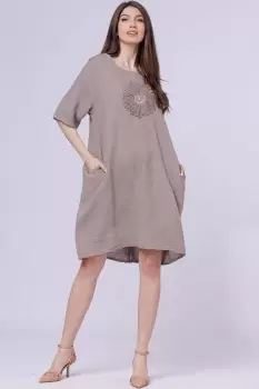 Rochie midi din in cu floare din paiete pe piept, bej inchis imagine