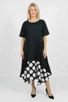 Rochie midi lejera oversize din vascoza, cu croi amplu si colturi, neagra cu buline albe imagine