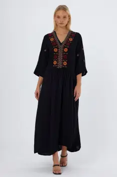 Rochie neagra cu broderie pe piept si maneci, din vascoza imagine