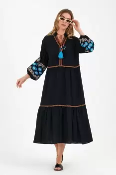 Rochie neagra cu volane si broderie pe maneci si decolteu, din vascoza imagine