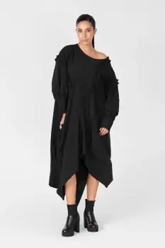 Rochie neagra in colturi cu maneci bufante si aplicatii volane, oversize imagine