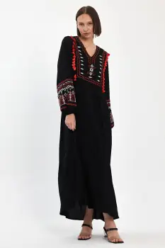 Rochie neagra lunga, cu broderie si ciucuri portocalii, din vascoza imagine