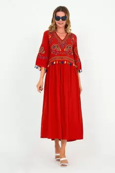 Rochie rosie cu broderie si ciucurasi, din vascoza imagine