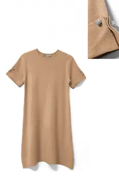 Rochie scurta A-line tricotata, cu maneca scurta si nasture decorativ, camel imagine