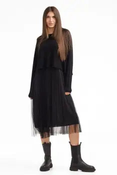 Rochie suprapusa din tulle  cu puloveras despicat la spate, neagra imagine