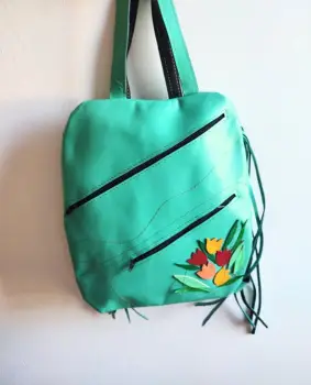 Rucsac handmade din piele naturala nuanta verde- turcoaz ,cu lalele imagine