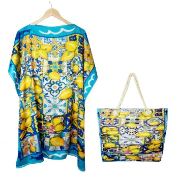 Set rochie tip poncho din matase si geanta mare de vara cu model mediteranean cu lamai pe alb, galben si albastru imagine