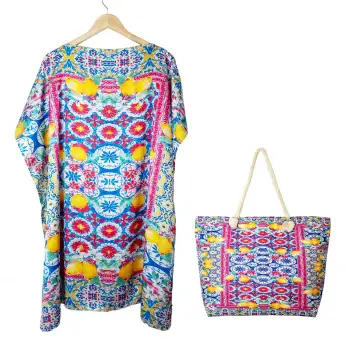 Set rochie tip poncho din matase si geanta mare de vara cu model mediteranean cu lamai pe alb si fucsia imagine