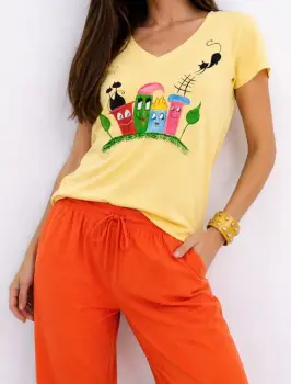 Tricou galben din bumbac  pictat manual, cu pisicute si blocuri colorate,unicat imagine