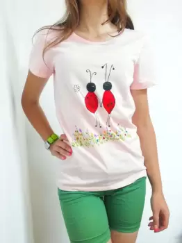 Tricou roz pal pictat manual cu buburuze imagine