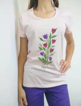Tricou roz pal ,pictat manual ,cu lalele imagine