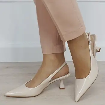 Pantofi bej de lac cu toc mic 5552 01 imagine