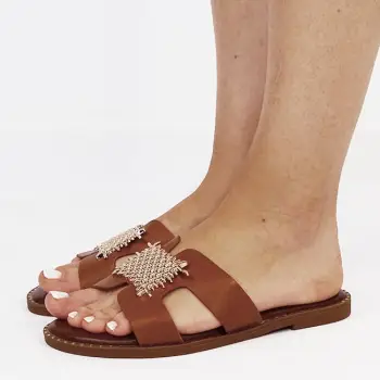 Papuci maro cu brosa aurie 5212 M12 imagine