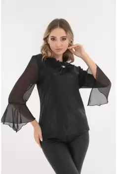 Bluza eleganta neagra accesorizata cu brosa argintie imagine