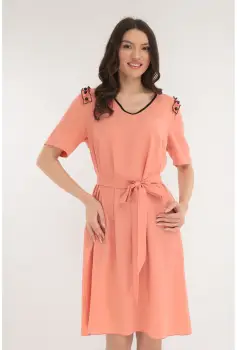 Rochie casual roz cu volane si perle pe umeri imagine