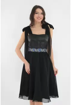 Rochie eleganta clos cu broderie albastra imagine