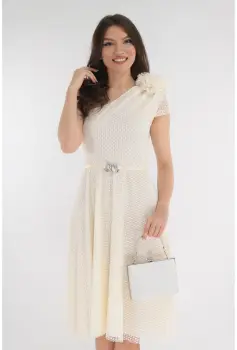 Rochie ivory de ocazie din tulle cu buline si floare maxi pe umar imagine