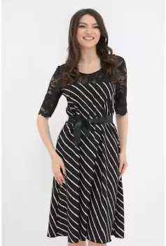 Rochie neagra cu dungi si dantela fina imagine