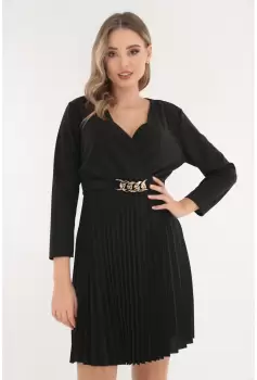 Rochie neagra cu fusta plisata si accesoriu auriu imagine