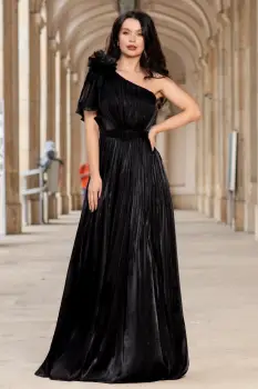 Rochie de seara lunga neagra Fiorella cu flore 3D pe umar imagine